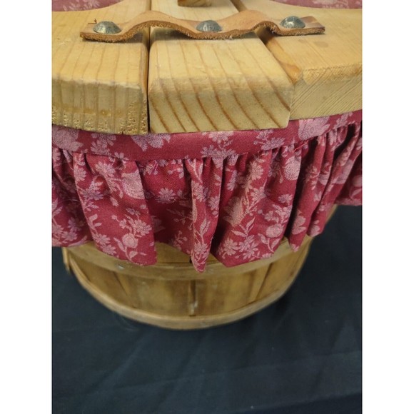 Vintage Large Heart Cushioned Sewing Basket With Lid And Liner - Picture 11 of 12